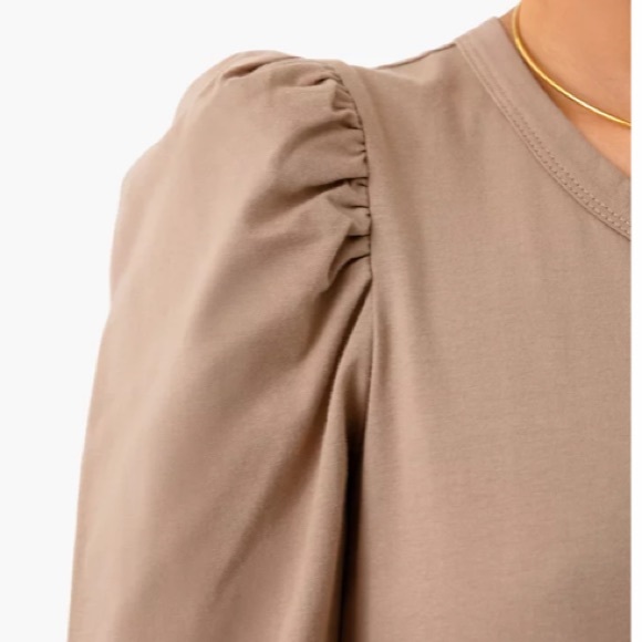 Tan Vesty Long Sleeve Crewneck
POMANDER PLACE - Picture 5 of 10